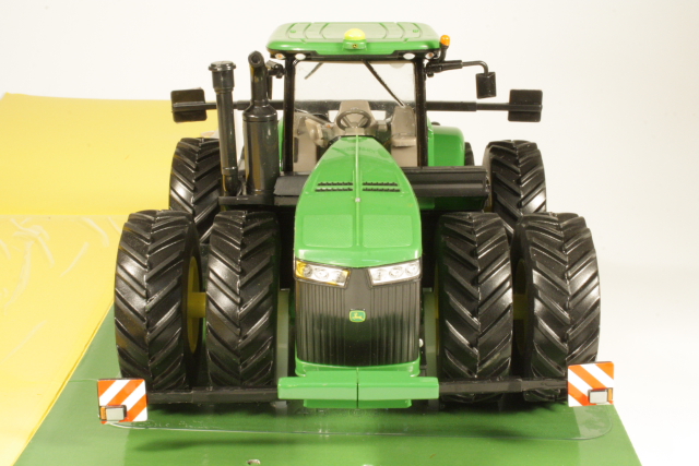 John Deere 9460R, green