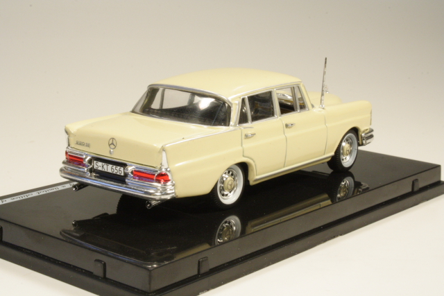 Mercedes 220SE (w111) 1959, beige - Sulje napsauttamalla kuva