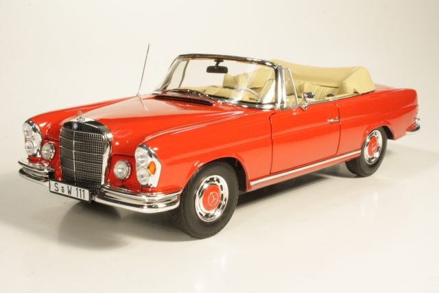 Mercedes 280SE (w111) Cabriolet 1969, punainen - Sulje napsauttamalla kuva