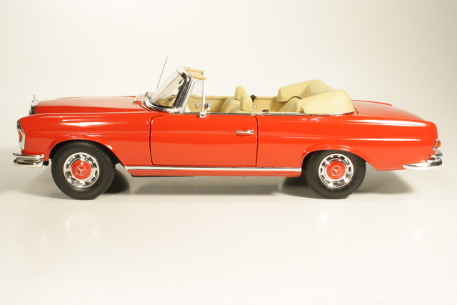 Mercedes 280SE (w111) Cabriolet 1969, punainen
