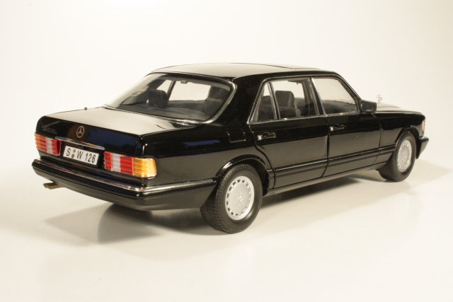 Mercedes 560SEL (v126) 1985, musta