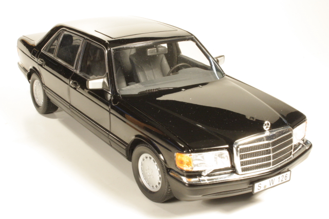 Mercedes 560SEL (v126) 1985, musta