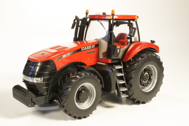 Case IH Magnum 340 2011, red