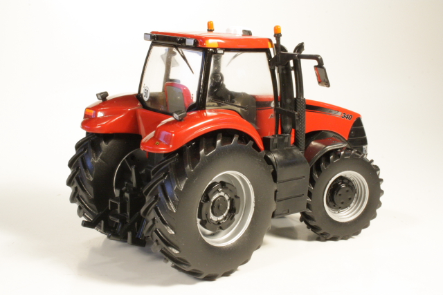 Case IH Magnum 340 2011, red