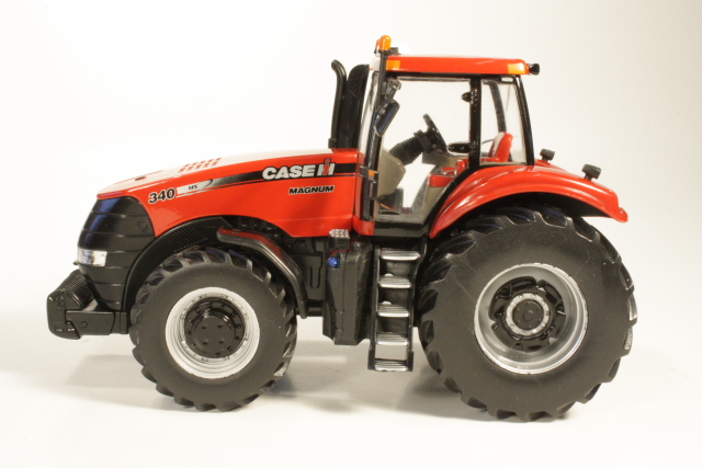 Case IH Magnum 340 2011, red