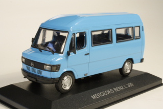 Mercedes L309 Bus, vaaleansininen