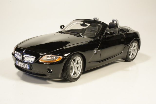 BMW Z4 2002, musta