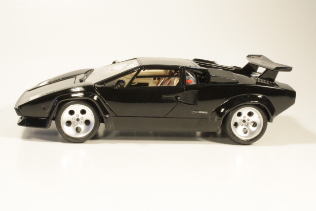 Lamborghini Countach LP5000S QV, musta - Sulje napsauttamalla kuva