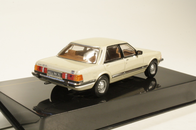 Ford Granada Mk2 1982, gold