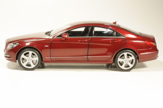 Mercedes CLS350 CGi 2010, punainen