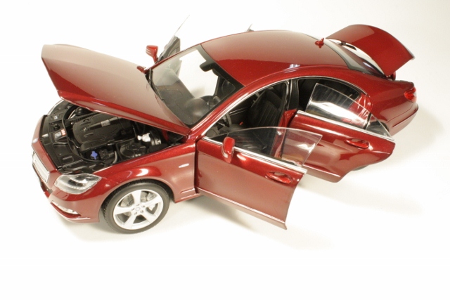 Mercedes CLS350 CGi 2010, punainen