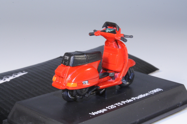 Vespa 125 T5 1985, red