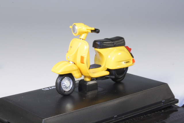 Vespa P200E 1978, keltainen