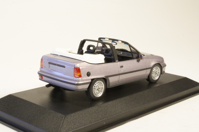 Opel Kadett E GSi Cabriolet 1989, vaalea pinkki