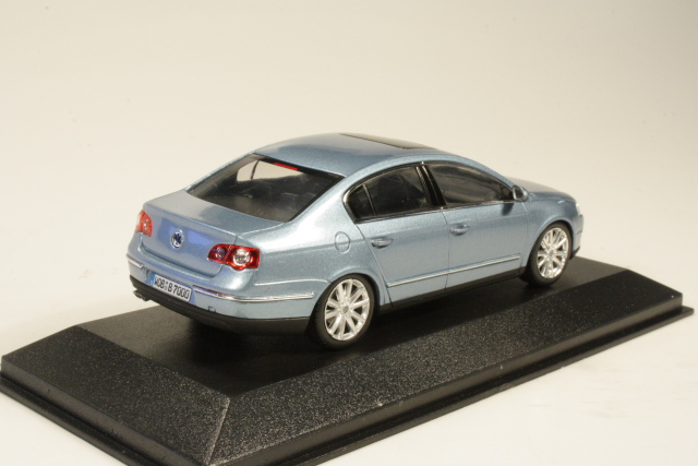 VW Passat B6 2005, light blue