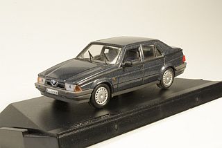 Alfa Romeo 75 1600 Stradale, tummansininen