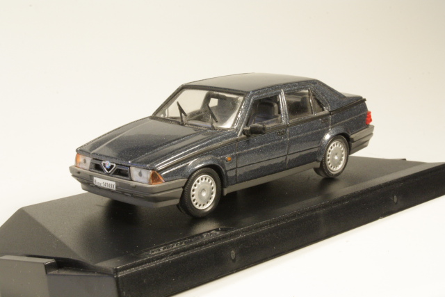Alfa Romeo 75 1600 Stradale, tummansininen