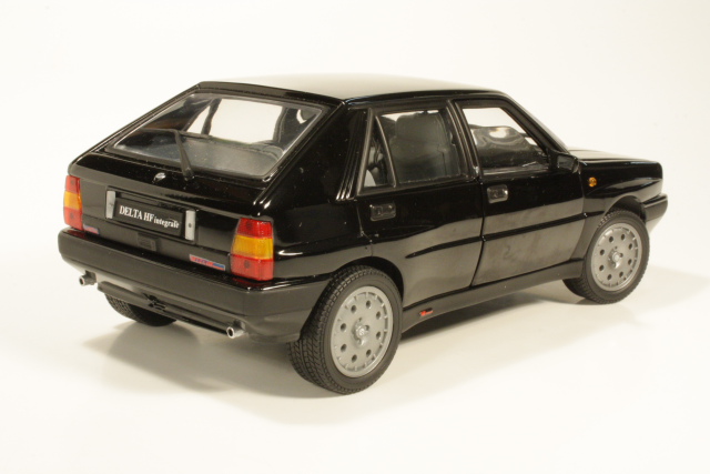Lancia Delta HF Integrale 8V 1990, musta