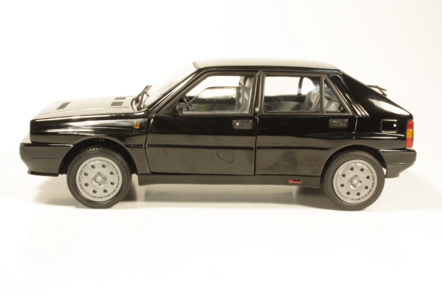 Lancia Delta HF Integrale 8V 1990, musta