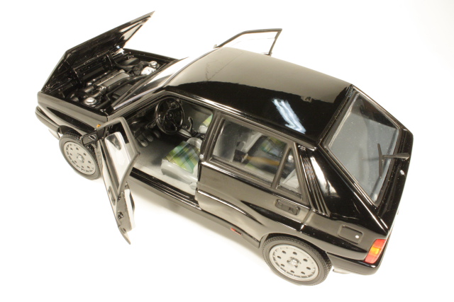 Lancia Delta HF Integrale 8V 1990, musta