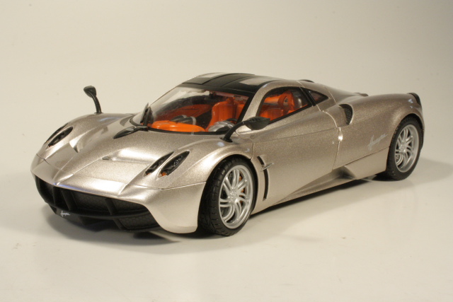 Pagani Huayra 2011, grey