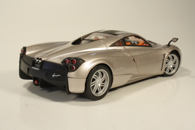 Pagani Huayra 2011, grey