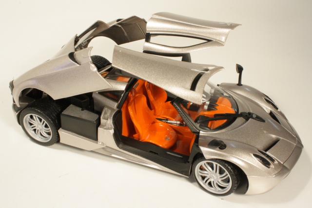 Pagani Huayra 2011, grey