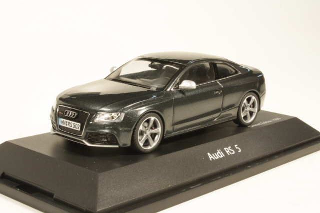 Audi RS5 2010, harmaa - Sulje napsauttamalla kuva