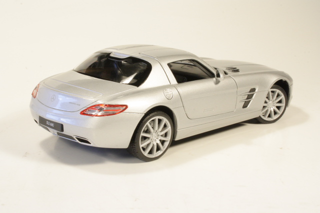 Mercedes SLS AMG 2010, hopea - Sulje napsauttamalla kuva