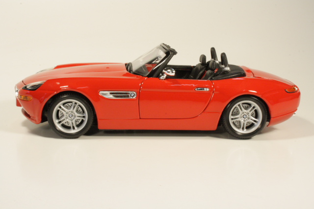 BMW Z8 1999, punainen - Sulje napsauttamalla kuva