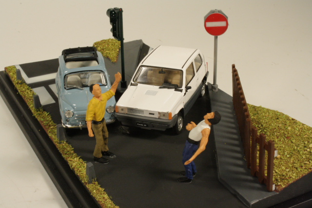 Diorama Incidente - Fiat Panda + Fiat 600 + 2 Personale