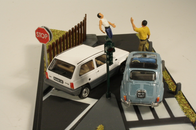 Diorama Incidente - Fiat Panda + Fiat 600 + 2 Personale