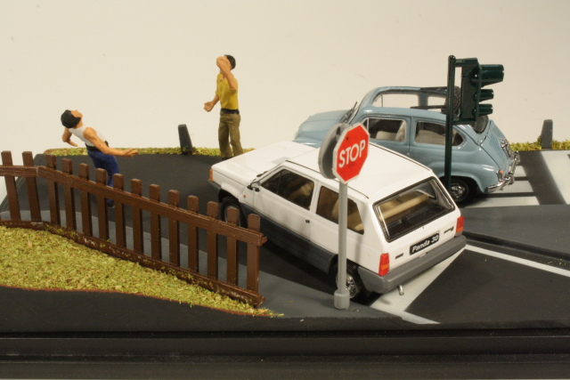 Diorama Incidente - Fiat Panda + Fiat 600 + 2 Personale