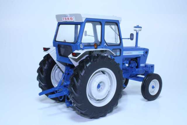 Ford 7000 1971 hytillä, sininen