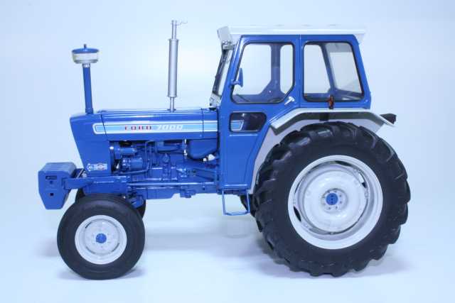 Ford 7000 1971 hytillä, sininen
