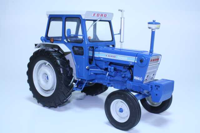 Ford 7000 1971 hytillä, sininen