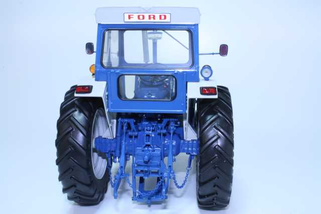 Ford 7000 1971 hytillä, sininen