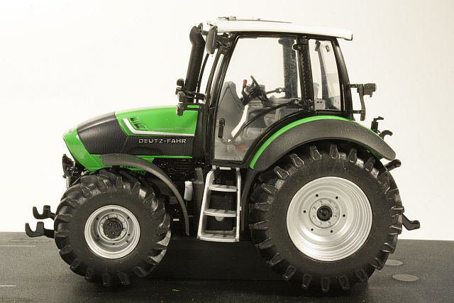 Deutz Fahr Agrotron TTV 430, light green