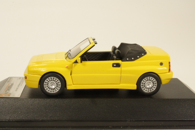 Lancia Delta HF Integrale Cabriolet 1992, yellow