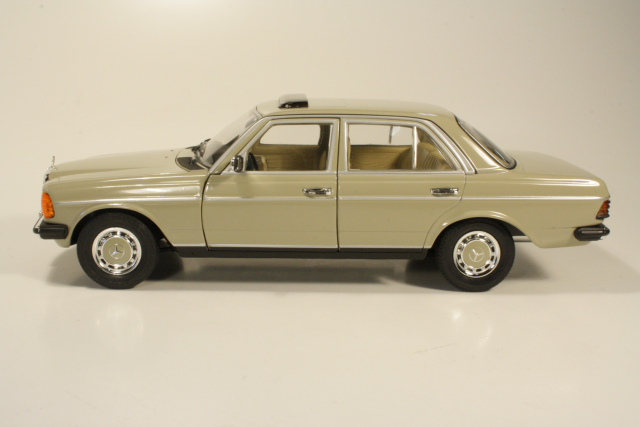 Mercedes 230E (w123) 1984, vihreä