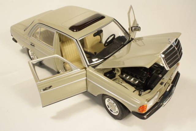 Mercedes 230E (w123) 1984, vihreä