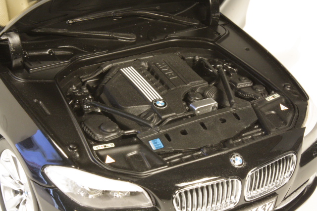 BMW 535i (F10) 2012, musta