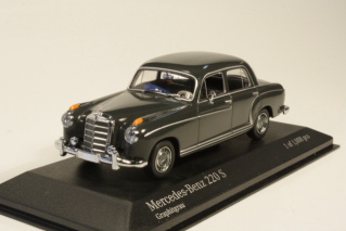 Mercedes 220S 1956, harmaa