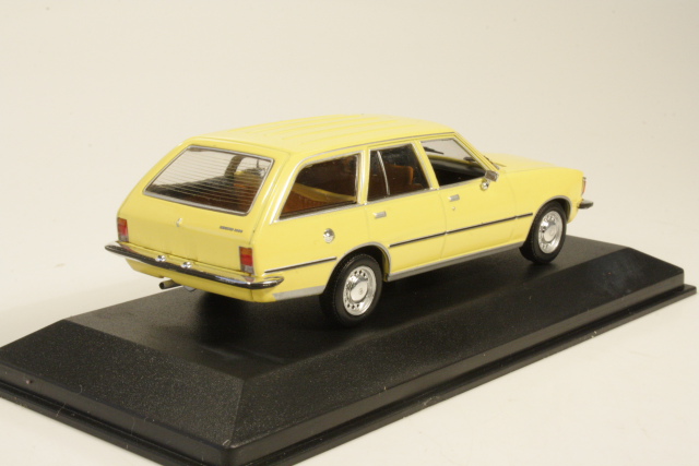 Opel Rekord D Caravan 1975, keltainen