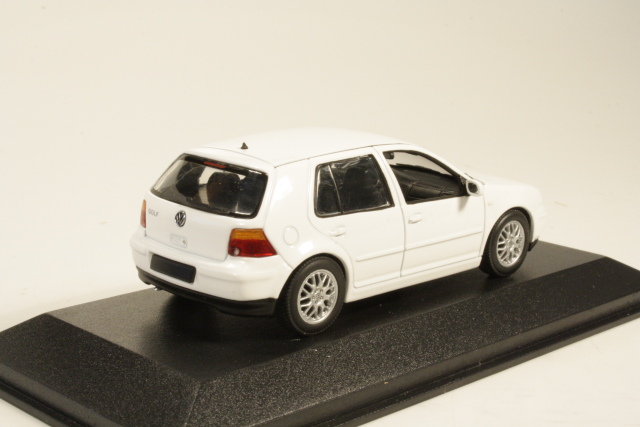 VW Golf 4 1997, valkoinen