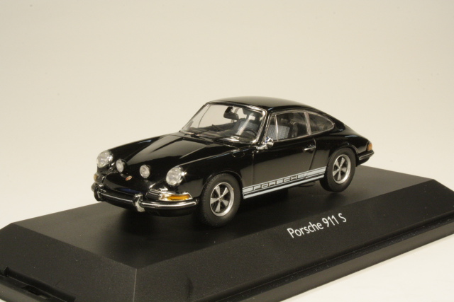 Porsche 911S, musta