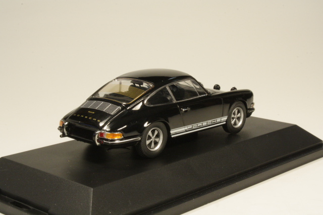 Porsche 911S, musta