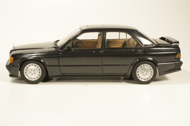 Mercedes 190E 2.3-16V (W201) 1986, musta - Sulje napsauttamalla kuva