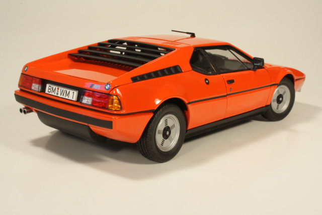 BMW M1 1978, punainen