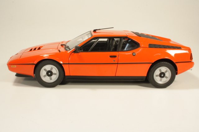 BMW M1 1978, punainen